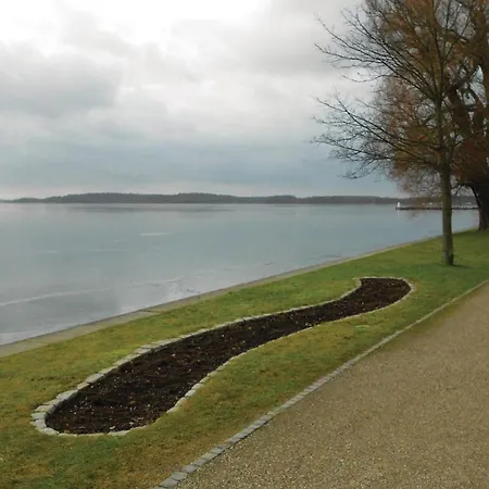 Amazing In Warenmueritz 公寓 *